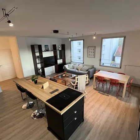 3-bedroom With Spacious Balcony * Nantes
