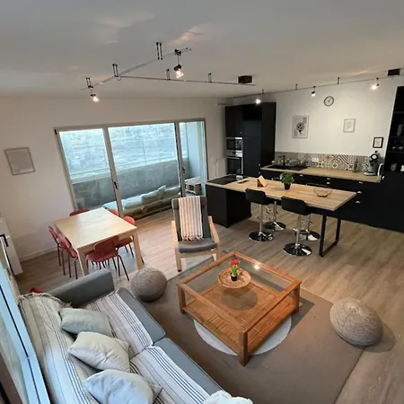 3-bedroom With Spacious Balcony Apartment Nantes