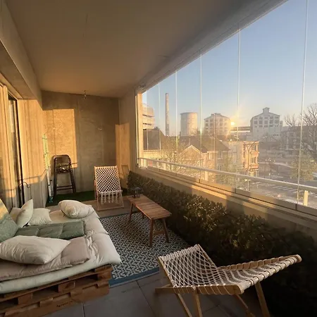 Apartment 3-bedroom With Spacious Balcony *