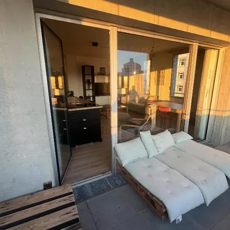3-bedroom With Spacious Balcony 아파트 *